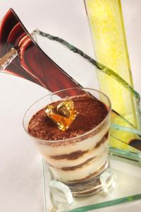 a glass bowl filled with chocolate pudding in front of a mirror at Demeure de Flore in Lacabarède +14 photos