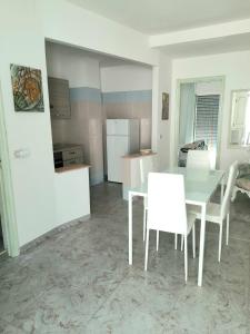 Kuchyňa alebo kuchynka v ubytovaní Villa Teresa