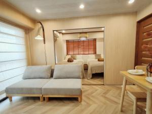 a living room with a couch and a table at 65 两室一厅 駒込站4分 近商业街 2 rooms 4 mins to ST Max 7P 直达新宿 涉谷 表参道 池袋 上野 代代木 银座 原宿 in Tokyo