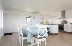 Kuchyň nebo kuchyňský kout v ubytování Holiday Home Frederikkesvej