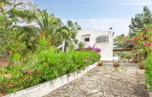 a house with a garden with flowers and plants at Morgi in Vieste