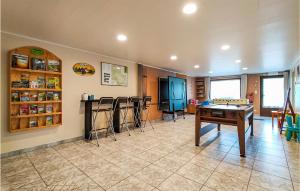 a room with a ping pong table and chairs at Nadrin O Vert in Nadrin +39 photos