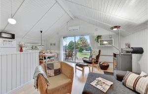 Η κουζίνα ή μικρή κουζίνα στο 3 Bedroom Stunning Home In Skjern
