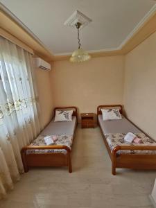 Postel nebo postele na pokoji v ubytování Marble Wonder Home