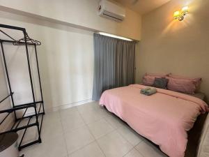 Postel nebo postele na pokoji v ubytování Setiawalk Puchong 6-9pax 2R2B IOI Mall Sunway