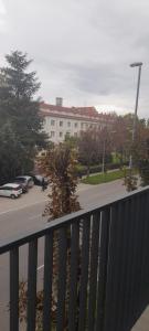 Το κτήριο όπου στεγάζεται  το διαμέρισμα