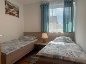 Postel nebo postele na pokoji v ubytování Apartments Zupan