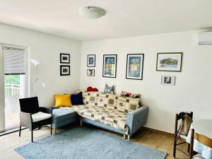Posedenie v ubytovaní Luxury apartment Ivone with balcony and garden