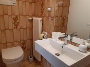 a bathroom with a white sink and a toilet at Haus Talblick "Envy" Ferienwohnung in Naturno