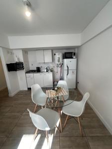 Kuchyň nebo kuchyňský kout v ubytování Apartamento en el Corazón de Mendoza + 18 fotografií