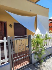 Μπαλκόνι ή βεράντα στο Giuliana's house by the sea in Tuscany