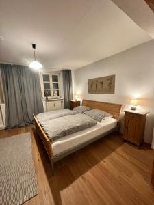 Postel nebo postele na pokoji v ubytování Altstadtwohnung mit Burgblick