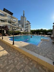 Billede fra billedgalleriet på Апартамент за гости Сънрайз Флора бийч резорт i Pomorie + 16 billeder