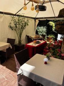 Restaurace v ubytování Luxury Corte Di Re Artù