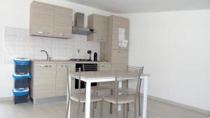 A kitchen or kitchenette at Casa Vacanza Miramare Még 28 kép