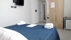 A bed or beds in a room at Casa Vacanza Miramare