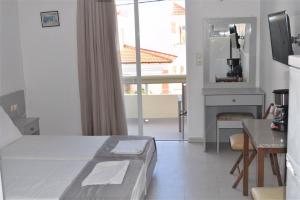 Posteľ alebo postele v izbe v ubytovaní Lefteris Apartments in Ialysos Rhodes