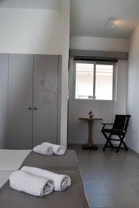 Posteľ alebo postele v izbe v ubytovaní Lefteris Apartments in Ialysos Rhodes