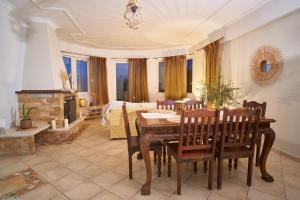 Posezení v ubytování Royal Sea View Villa