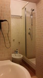 a bathroom with a shower and a toilet and a sink at Nel Vicoletto in Ginosa