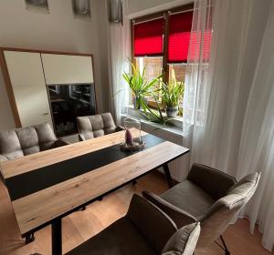 a living room with a table and two chairs at Ferienwohnung Am Kiessee Birkwitz in Pirna +14 photos