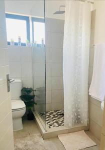 Koupelna v ubytování Unit B1 Motswedi Place