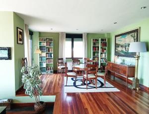 a living room with a table and chairs at Casa con piscina en Ajo - Las Arrañadas in Bareyo