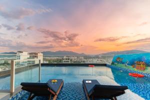 Bazén v ubytování Le's Cham Hotel nebo v jeho okolí