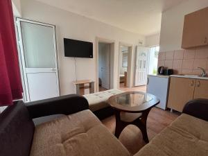 Kuchyň nebo kuchyňský kout v ubytování Beni Bungalows