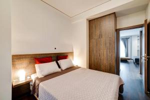 Classy and stylish apartment next to Hilton客房内的一张或多张床位