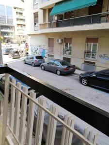 Classy and stylish apartment next to Hilton的阳台或露台