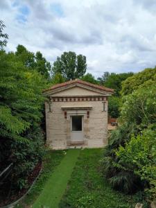 Κήπος έξω από το Maison du Pont Canal