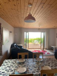 Posezení v ubytování Coastview Cottage ,quiet beach holiday + 8 fotografií
