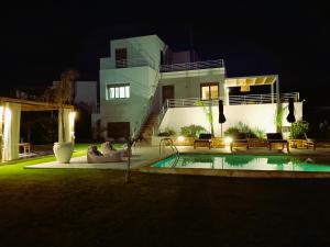 The swimming pool at or close to Villa Elia