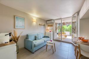 Posedenie v ubytovaní Le Lavandou "Cavalière" -Rez de jardin bord de mer , ATOM