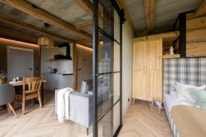 a room with a bed and a dining room at Apartamenty 1006mnpm JACUZZI w cenie in Bustryk