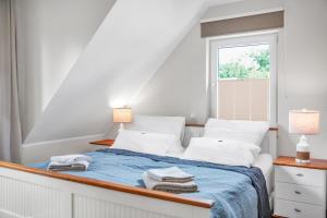 Postel nebo postele na pokoji v ubytování Haus Seerose - Ferienhaus mit Garten nahe Fleesensee für Natur und Erholung