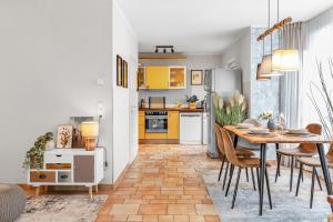Kuchyň nebo kuchyňský kout v ubytování Haus Seerose - Ferienhaus mit Garten nahe Fleesensee für Natur und Erholung