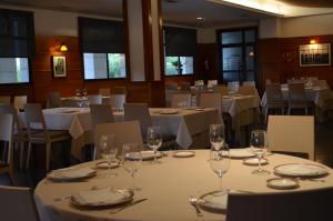 Restaurant ou autre lieu de restauration dans l'établissement Hotel Elorrio