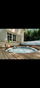 Swimmingpoolen hos eller tæt på Maison du bonheur