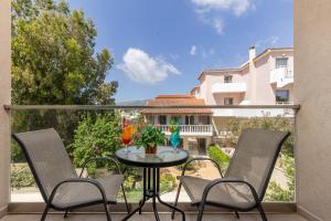 Rõdu või terrass majutusasutuses Esperia Hotel