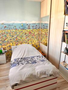 Postel nebo postele na pokoji v ubytování Chambre privée ARENA-GROUPAMA STADIUM- EUREXPO