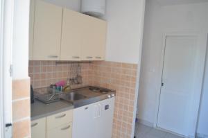 Kuchyň nebo kuchyňský kout v ubytování Orebic Garden House
