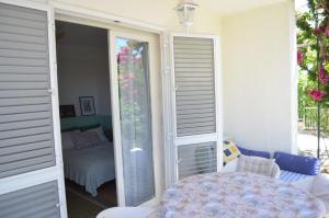 Postel nebo postele na pokoji v ubytování Orebic Garden House