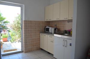 Kuchyň nebo kuchyňský kout v ubytování Orebic Garden House