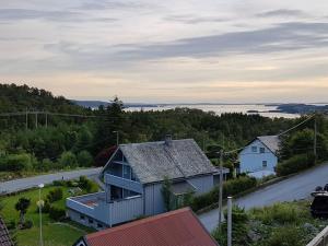 an aerial view of a house and a road at Kellergeschosswohnung mit Aussicht und Terasse in Strand