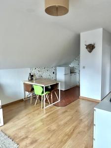 a kitchen and dining room with a table and chairs at Przytulne mieszkanie w sercu Kaszub in Stężyca