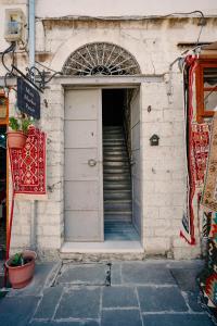 Old Well Bazaar的门面或入口