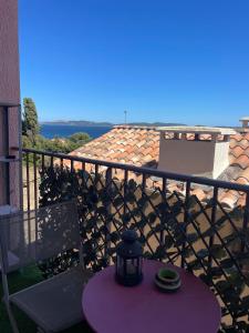 Φωτογραφία από το άλμπουμ του Appartement tour fondue σε Ιέρ