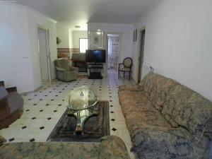 a living room with a couch and a table at Chalet con piscina Umut Homes in Alicante